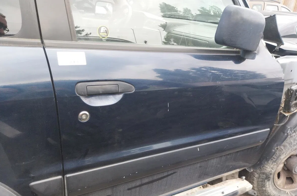 Porte avant droite Nissan PATROL GR V Wagon (Y61) 3.0 dti (2000) occasion