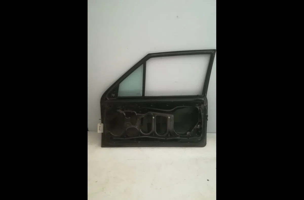 Porte avant droite Opel CORSA A 3-5 portes (S83) 1.2 i (f08, m08, f68, m68) (1989-1993) occasion