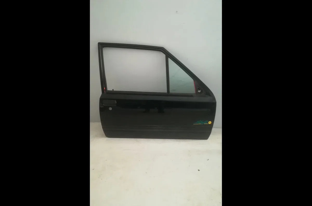 Porte avant droite Opel CORSA A 3-5 portes (S83) 1.2 i (f08, m08, f68, m68) (1989-1993) occasion