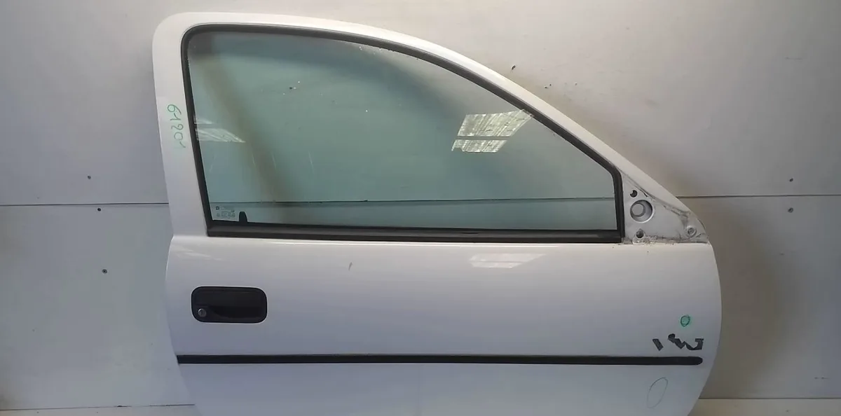 Porte avant droite Opel CORSA B (S93) 1.2 i (f08, f68, m68) (1993-2000) occasion