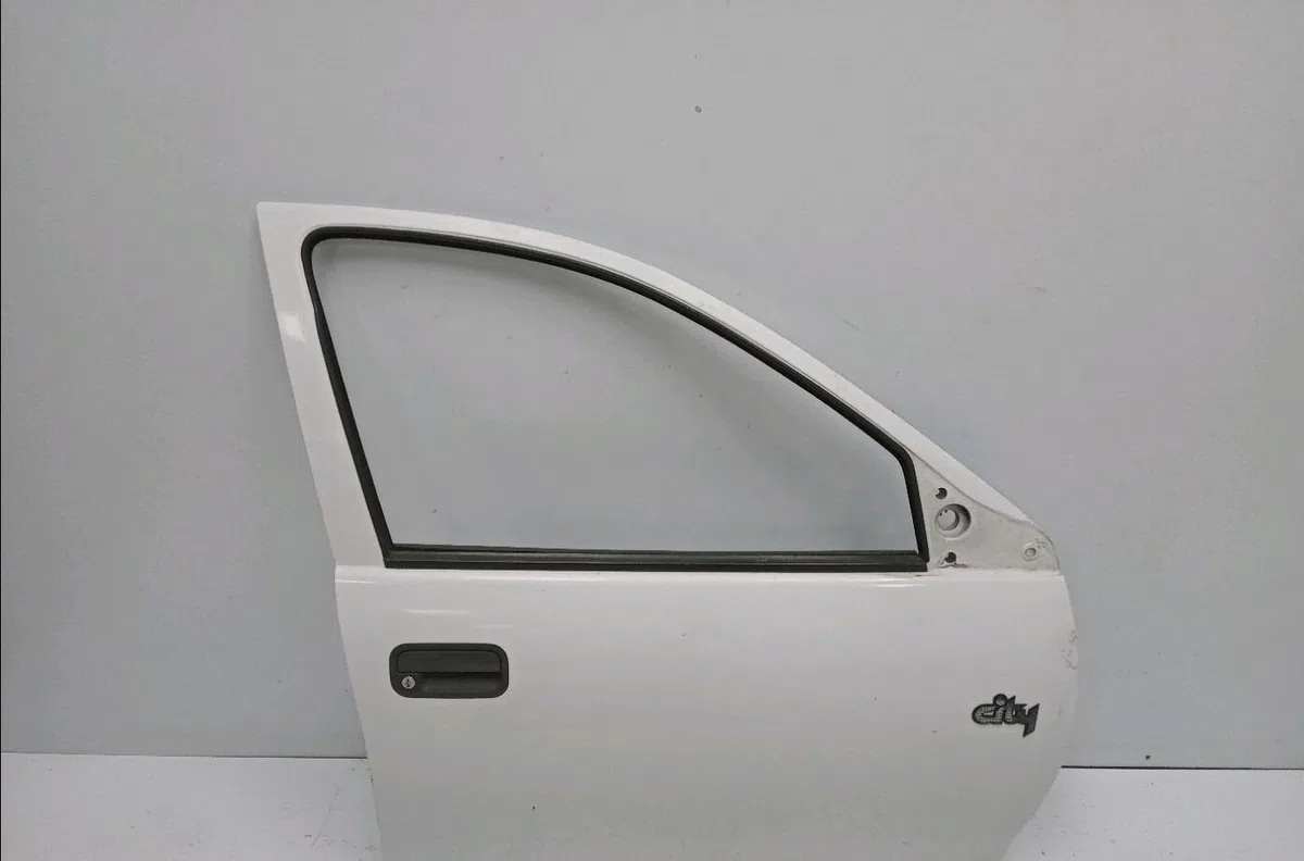 Porte avant droite Opel CORSA B (S93) 1.5 d (f08, f68, m68) (1993-2000) occasion