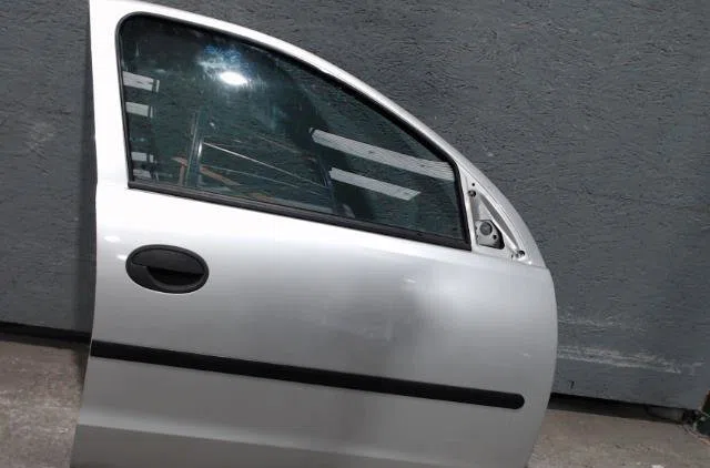 Porte avant droite OPEL CORSA C  CORSA C PHASE 1 occasion