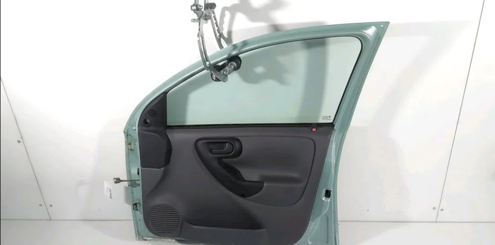 Porte avant droite Opel CORSA C (X01) 1.7 di (f08, f68) (2000-2009) occasion
