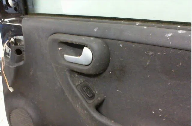 Porte avant droite OPEL CORSA III occasion