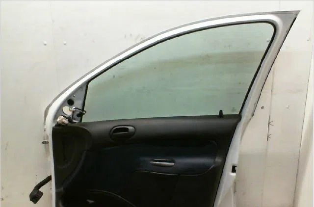 Porte avant droite PEUGEOT 206  1.9 D occasion