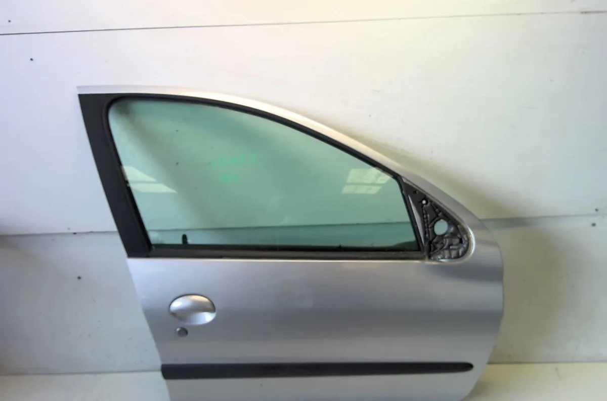 Porte avant droite Peugeot 206 3-5 portes (2A-C) 1.1 i (1998-2007) occasion