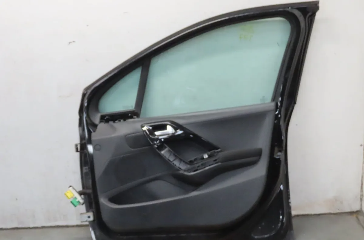 Porte avant droite Peugeot 208 I (CA_, CC_) 1.2 vti 82 (2012) occasion