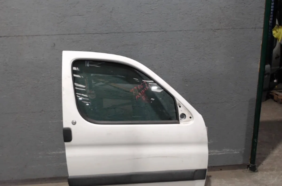 Porte avant droite Peugeot PARTNER Camionnette-Monospace (5_, G_) 1.9 d (1996-2002) 3 portes occasion
