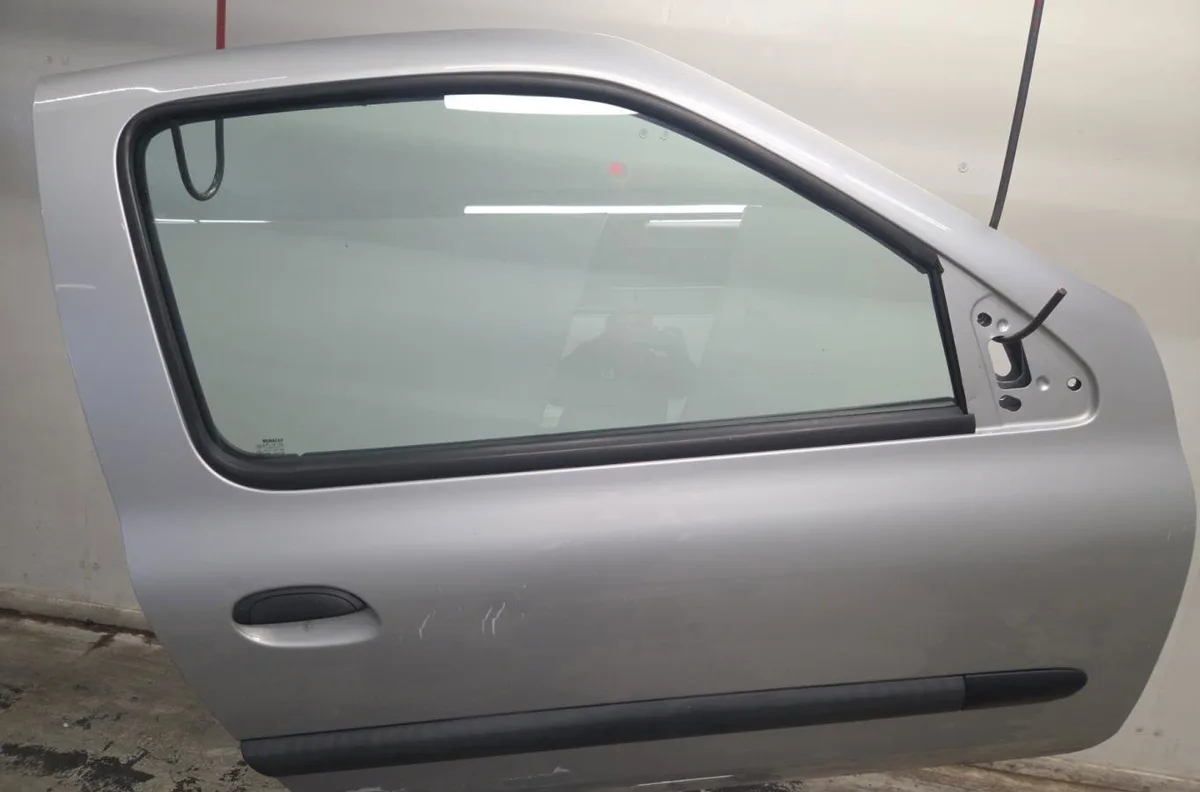 Porte avant droite RENAULT CLIO 2 CAMPUS PHASE 2 occasion
