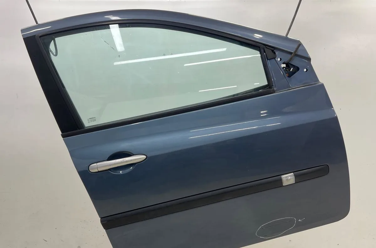 Porte avant droite RENAULT CLIO 3 PHASE 1 occasion
