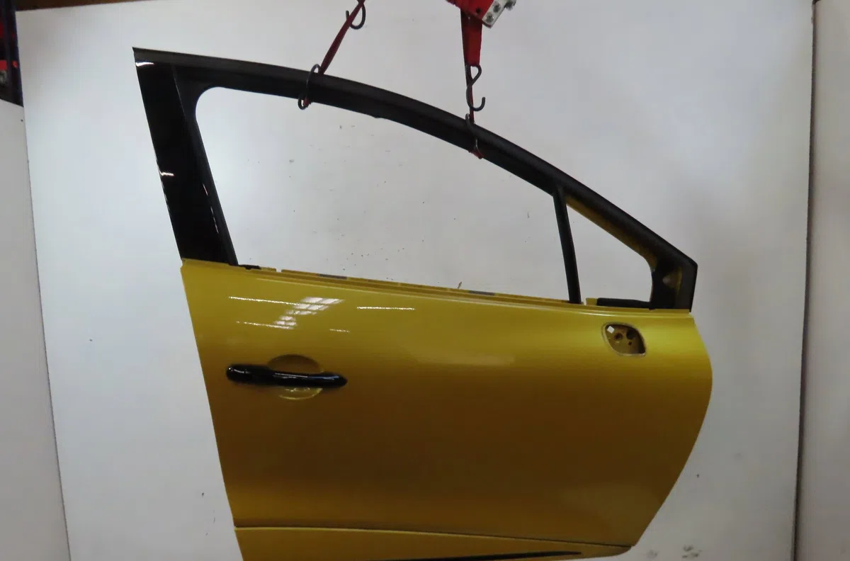 Porte avant droite Renault CLIO IV (BH_) 1.6 rs trophy (bhj4, bhj6) (2015) occasion
