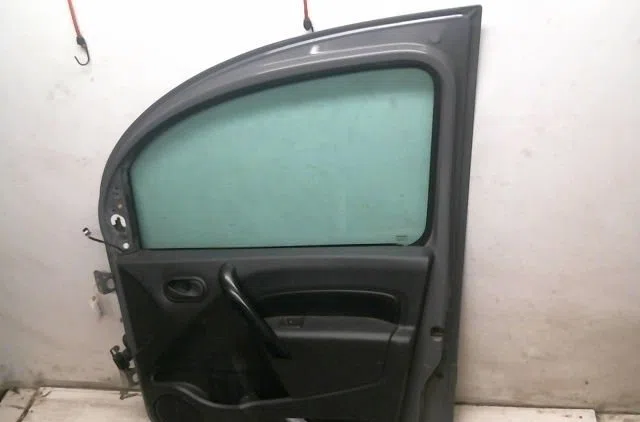 Porte avant droite Renault KANGOO Express (FW0-1_) 1.5 dci 90 (fw0g, fw05, fw08, fw11) (2009) 4 portes occasion