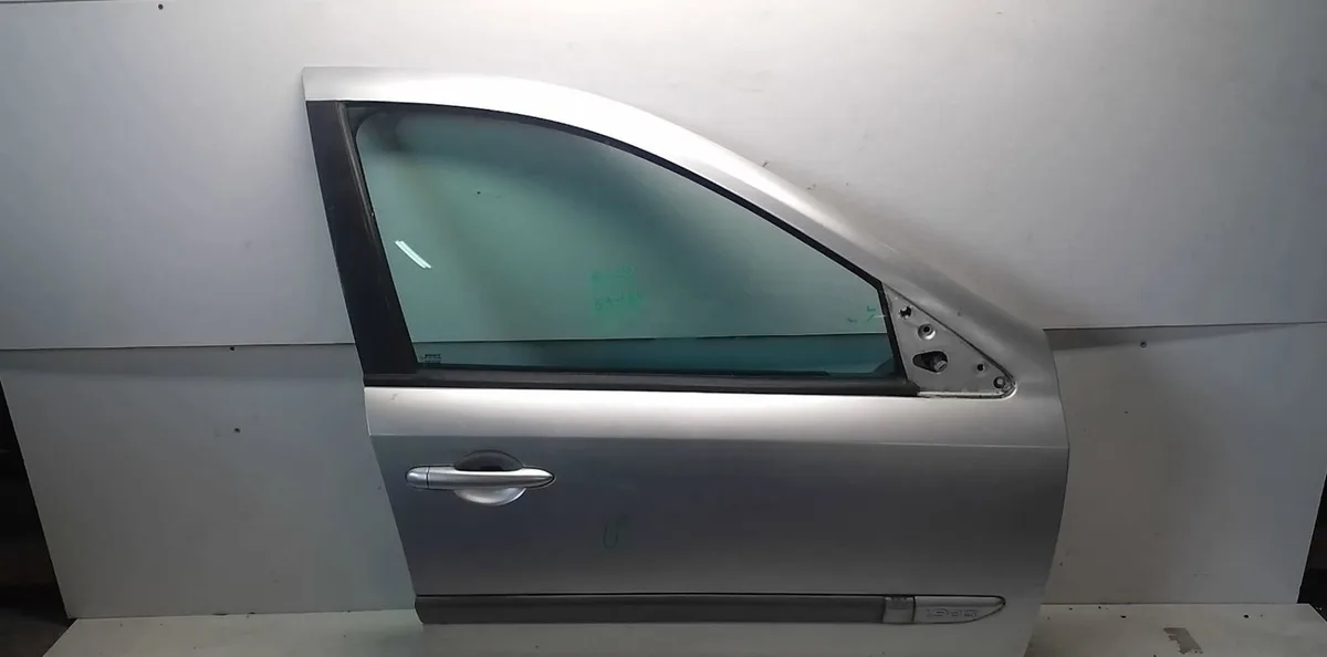 Porte avant droite Renault LAGUNA II (BG0-1_) 1.9 dci (bg1a, bg1w, bg0g) (2005-2007) occasion
