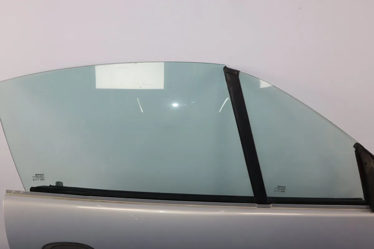 Porte avant droite Renault MEGANE I Cabriolet (EA0-1_) 1.6 16v (ea04, ea0b, ea11, ea1j) (1999-2003) occasion