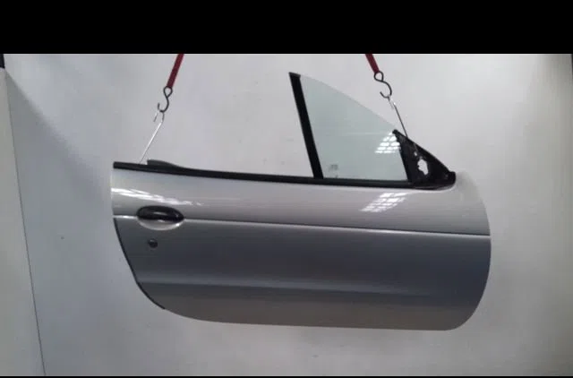 Porte avant droite Renault MEGANE I Cabriolet (EA0-1_) 1.6 e (ea0f) (1996-1999) occasion