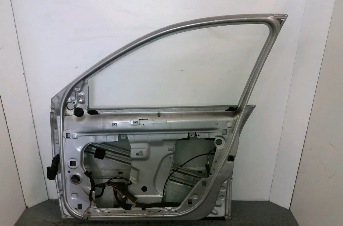 Porte avant droite Renault MEGANE II A trois volumes (LM0-1_) 1.5 dci (lm0f, lm0t, lm2b) (2003-2010) occasion