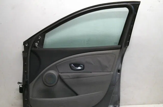Porte avant droite Renault MEGANE III 3-5 portes (BZ0-1_, B3_) 1.5 dci (2009) occasion