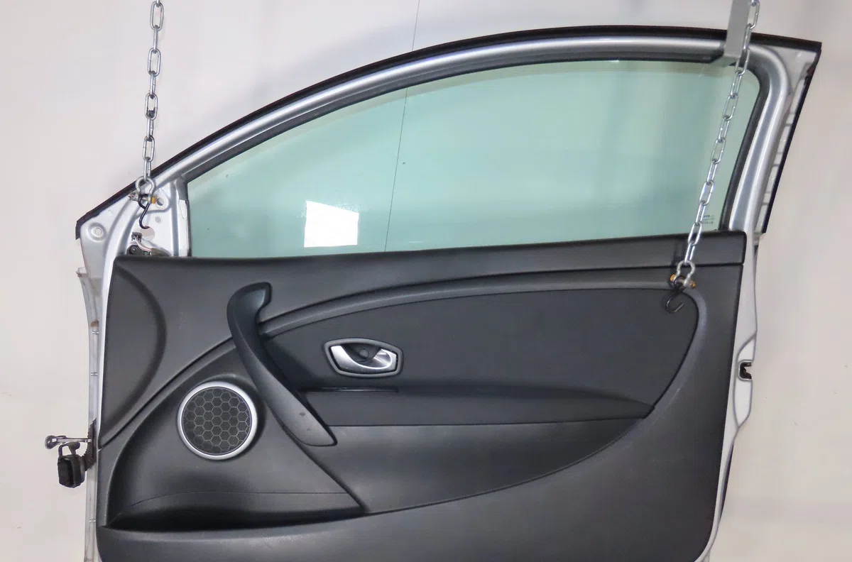 Porte avant droite Renault MEGANE III Coupé (DZ0-1_) 1.5 dci (dz0b) (2009) occasion