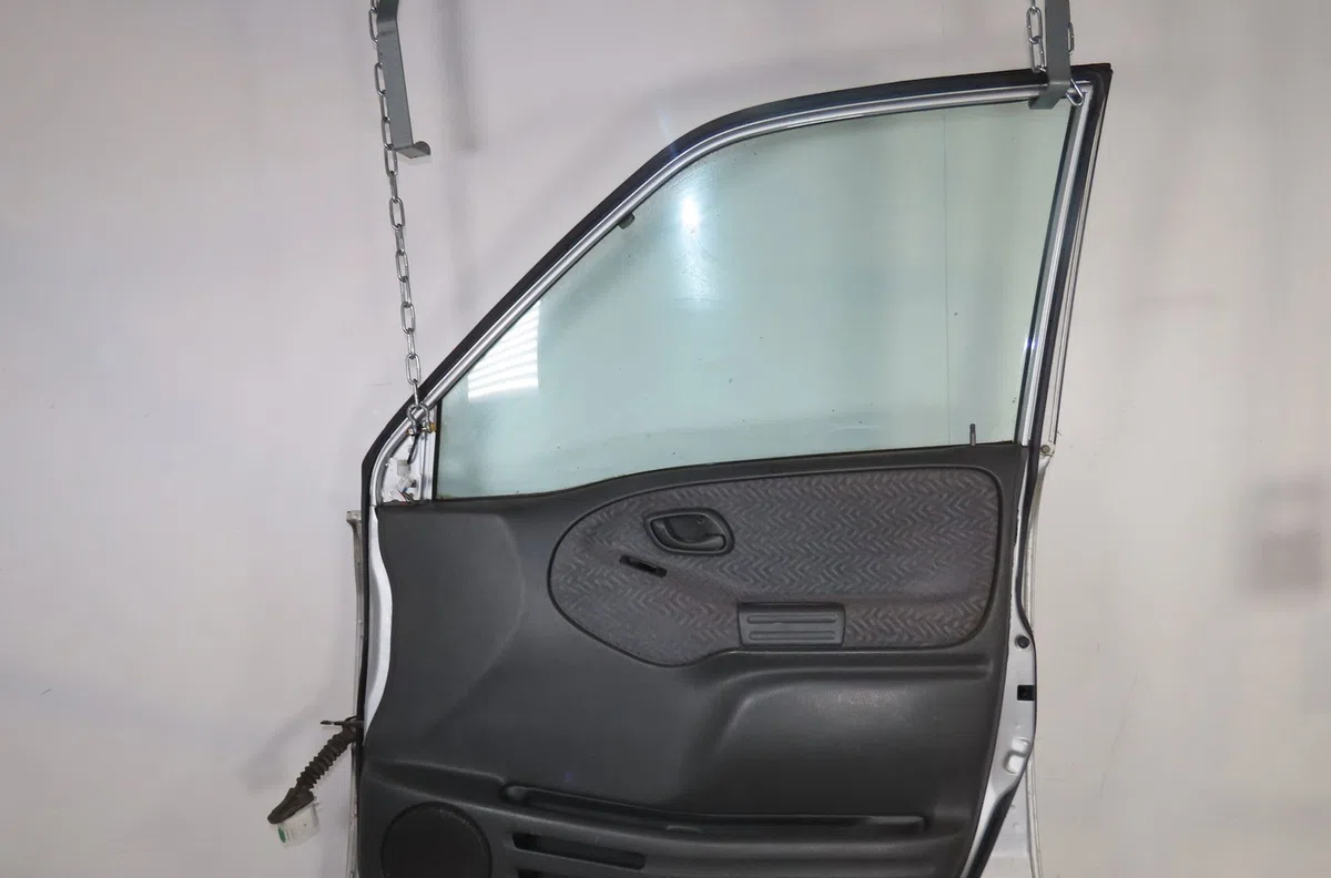Porte avant droite Suzuki GRAND VITARA I (FT, HT) 2.0 hdi 110 4x4 (sq 420d) (2001-2003) occasion