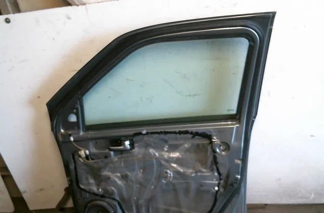 Porte avant droite Suzuki SWIFT III (MZ, EZ) 1.3 (rs 413) (2005) occasion