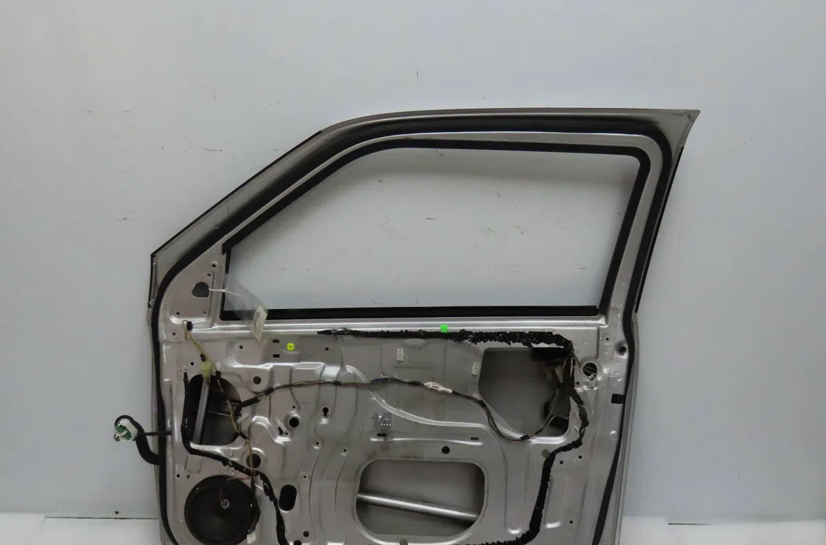 Porte avant droite Suzuki SWIFT III (MZ, EZ) 1.3 (rs 413) (2005) occasion