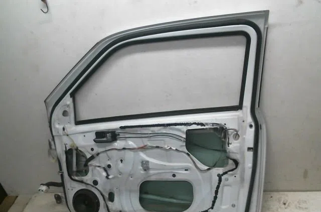Porte avant droite Suzuki SWIFT III (MZ, EZ) 1.3 (rs 413) (2005) occasion
