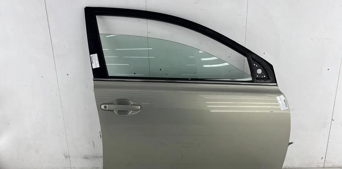 Porte avant droite TOYOTA AVENSIS 2 PHASE 2 BREAK occasion