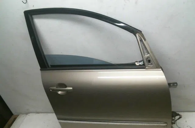 Porte avant droite Toyota AVENSIS VERSO (_M2_) 2.0 d (clm20_) (2001-2005) occasion