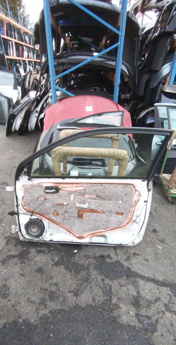 Porte avant droite Toyota COROLLA A trois volumes (_E12_) 1.4 vvt-i (zze120_) (2001-2006) occasion