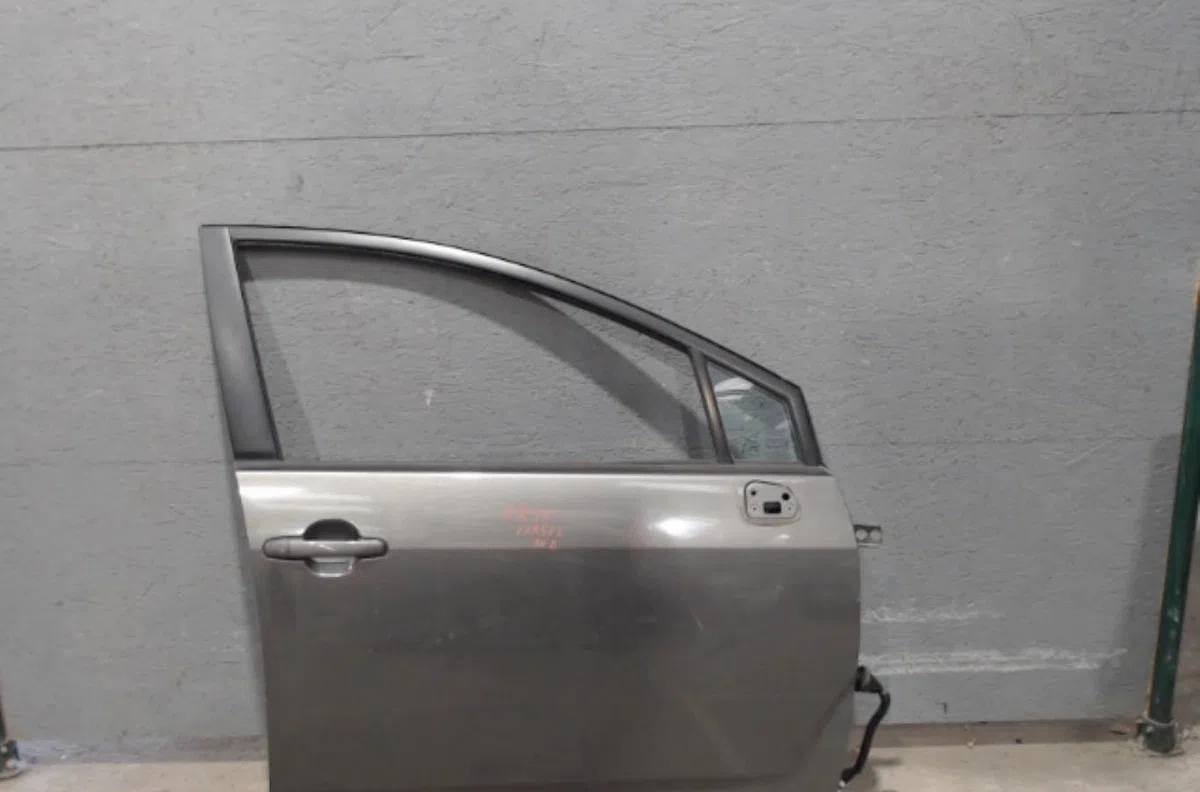 Porte avant droite TOYOTA COROLLA VERSO 2  COROLLA VERSO 2 PHASE 1 occasion