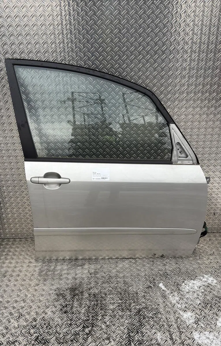 Porte avant droite Toyota COROLLA Verso (_E12_) 1.6 vvt-i (zze121_) (2001-2004) occasion