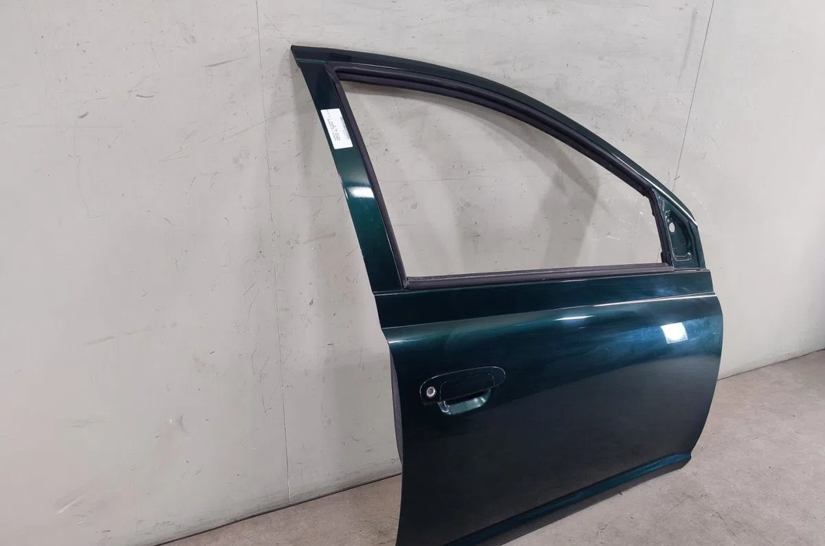 Porte avant droite Toyota YARIS (_P1_) 1.3 (ncp10_, scp12_) (1999-2005) occasion