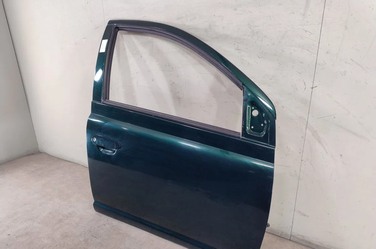 Porte avant droite Toyota YARIS (_P1_) 1.3 (ncp10_, scp12_) (1999-2005) occasion
