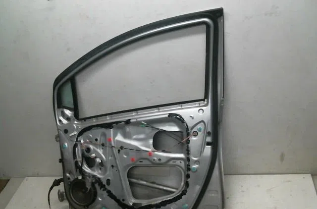 Porte avant droite Toyota YARIS (_P9_) 1.3 vvt-i (scp90_) (2005-2010) occasion