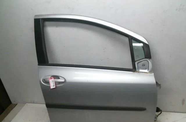 Porte avant droite Toyota YARIS (_P9_) 1.3 vvt-i (scp90_) (2005-2010) occasion