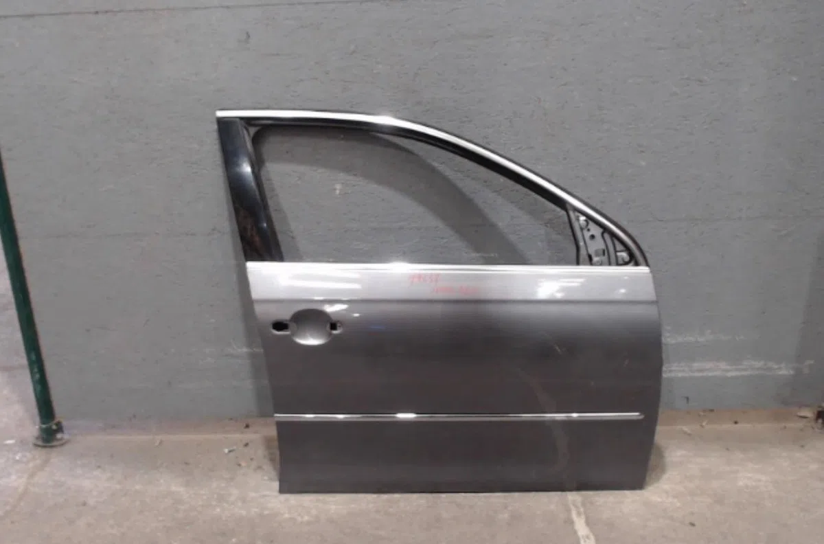 Porte avant droite Volkswagen JETTA III (1K2) 1.9 tdi (2005-2010) occasion