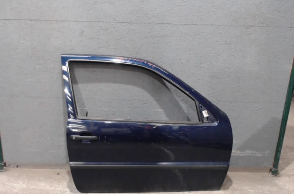 Porte avant droite VOLKSWAGEN POLO 3  POLO 3 PHASE 2 occasion