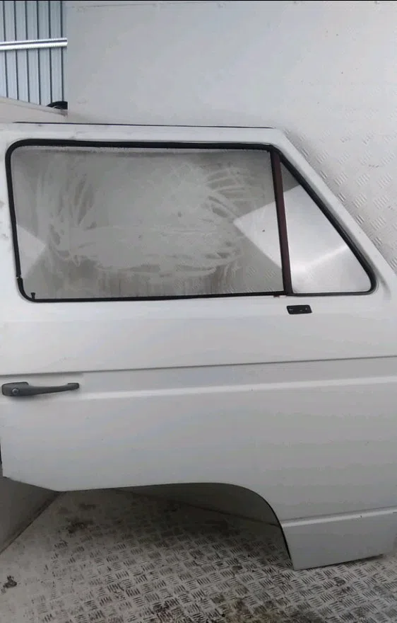 Porte avant droite Volkswagen TRANSPORTER III Camionnette 1.6 d (1981-1987) occasion