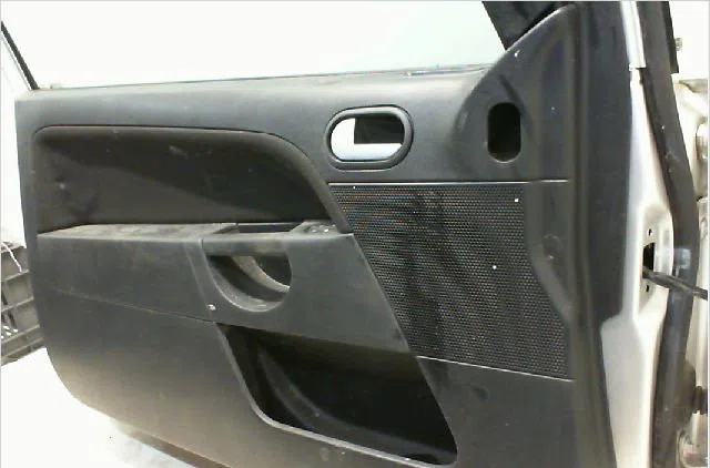 Porte avant gauche FORD FIESTA V  1.4i occasion