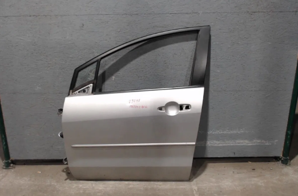 Porte avant gauche MAZDA 5 1  5 1 PHASE 1 MONOSPACE occasion