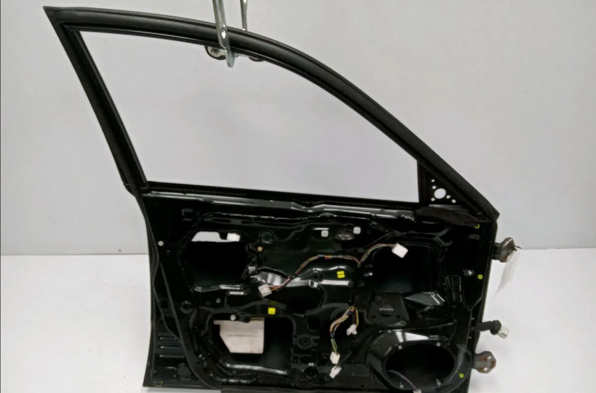 Porte avant gauche Mazda 626 V Hatchback (GF) 1.8 (gf8p) (1997-1999) occasion