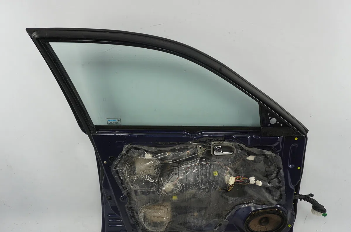 Porte avant gauche Mazda 626 V Hatchback (GF) 1.8 (gf8p) (1997-1999) occasion
