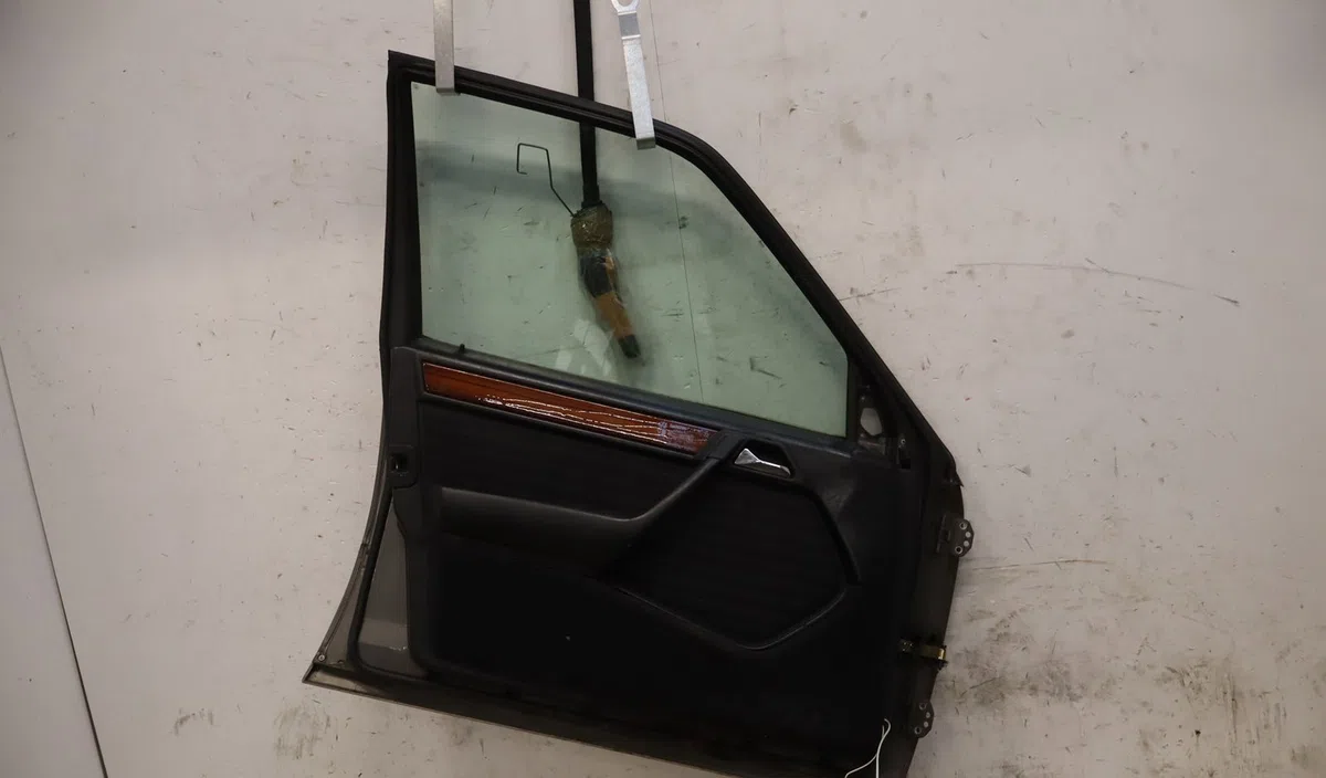 Porte avant gauche Mercedes-benz 124 A trois volumes (W124) 230 e (124.023) (1984-1992) occasion