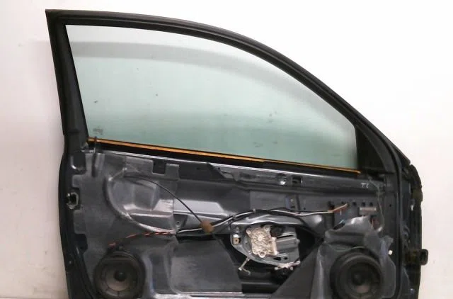 Porte avant gauche Mercedes-benz CLASSE C Coupe Sport (CL203) C 220 cdi (203.708) (2004-2008) 3 portes occasion