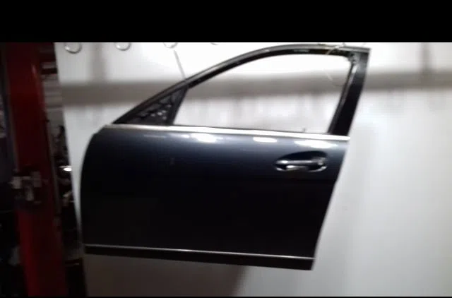 Porte avant gauche Mercedes-benz CLASSE C (W204) C 200 cdi (204.007, 204.006) (2007-2009) occasion
