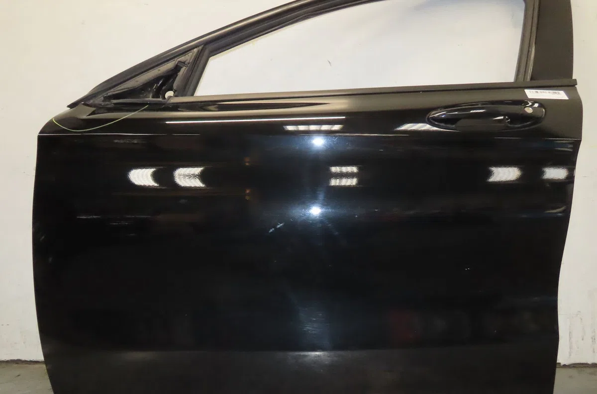 Porte avant gauche Mercedes-benz CLASSE GLA (X156) Gla 180 (156.942) (2015) occasion