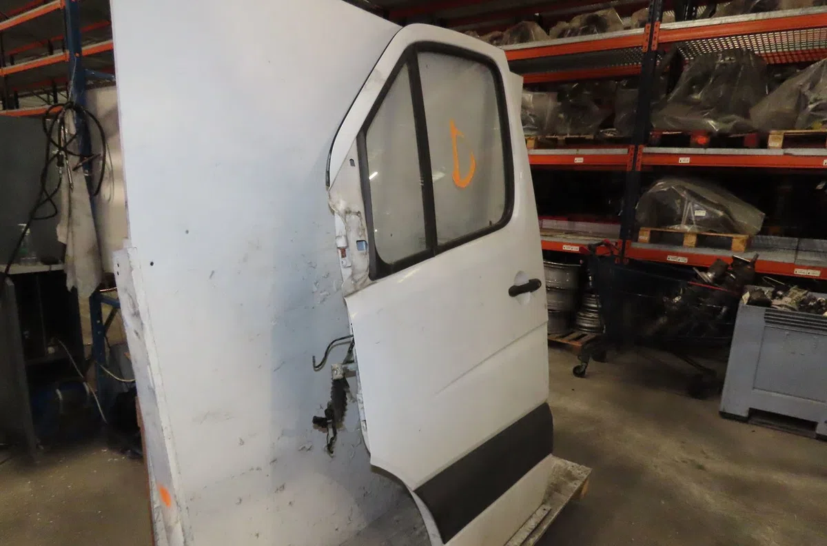 Porte avant gauche Mercedes-benz SPRINTER 3-t Camionnette (B906) 215 cdi (906.611, 906.613) (2006-2009) occasion