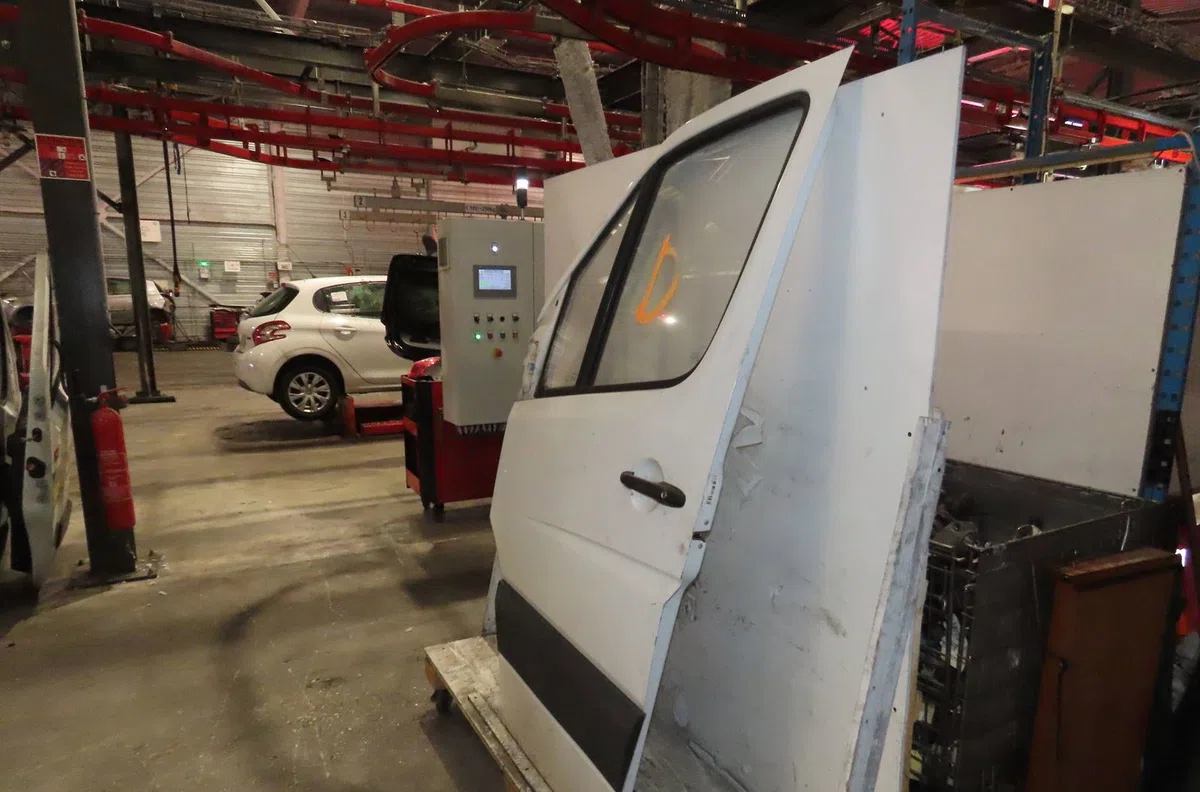 Porte avant gauche Mercedes-benz SPRINTER 3-t Camionnette (B906) 215 cdi (906.611, 906.613) (2006-2009) occasion