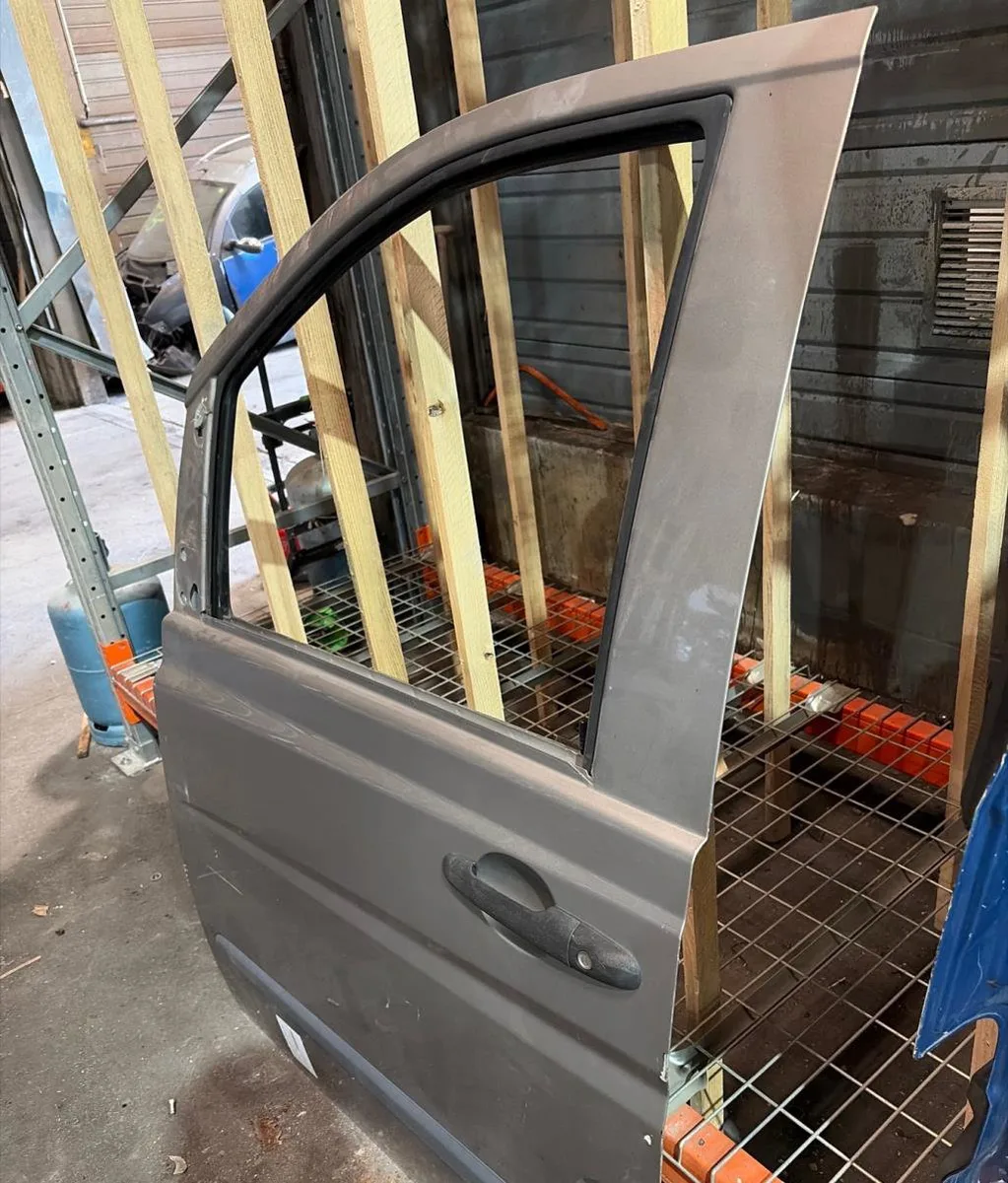 Porte avant gauche Mercedes-benz VITO - MIXTO Camionnette (W639) 113 cdi (639.601, 639.603, 639.605) (2010) occasion