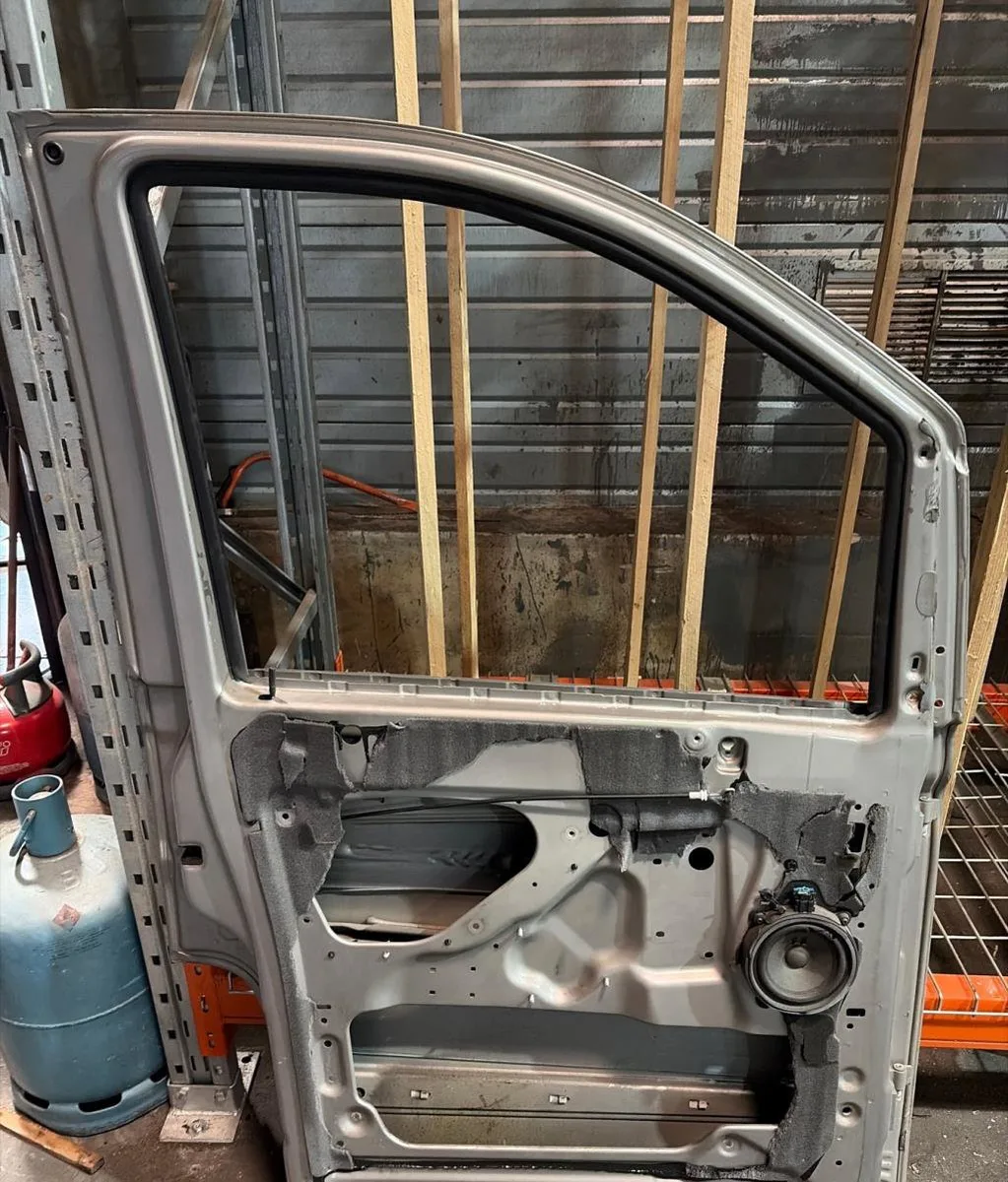 Porte avant gauche Mercedes-benz VITO - MIXTO Camionnette (W639) 113 cdi (639.601, 639.603, 639.605) (2010) occasion